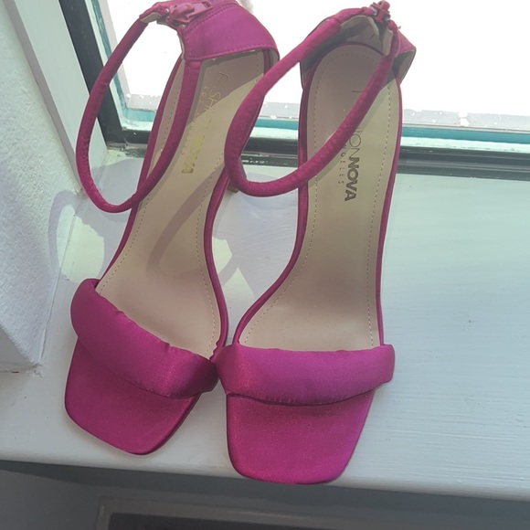 Fashion Nova Barbie Heels - Picture 5 of 6